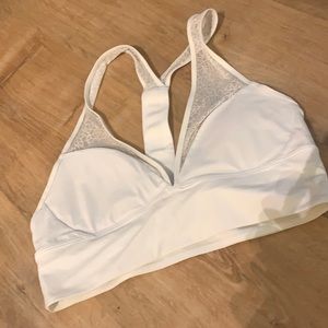 White lululemon sports bra